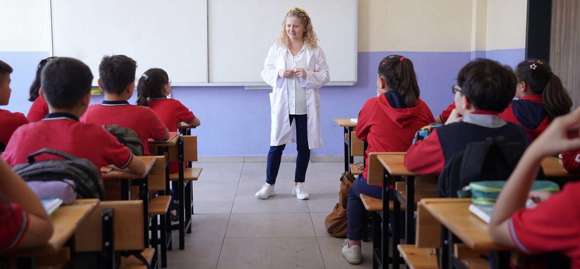 pazartesi-ilk-ders-afet-farkindaligi-egitimi-72GZrCXM.jpg