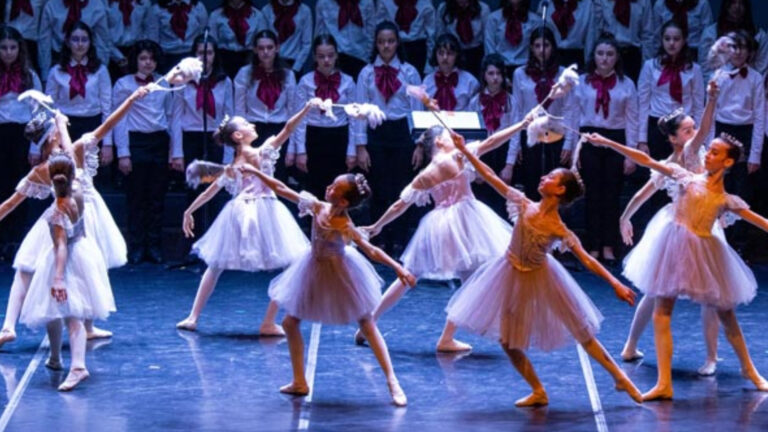 istanbul-devlet-opera-ve-balesi-cocuk-korosu-sureyya-operasinda-konser-verdi-Hsuk7X7k.jpg